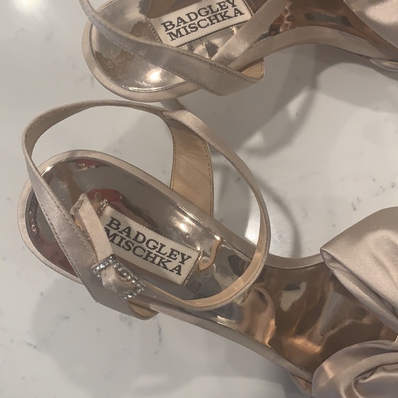 Badgley Mischka dressy satin heel with rhinestones - Picture 4 of 4